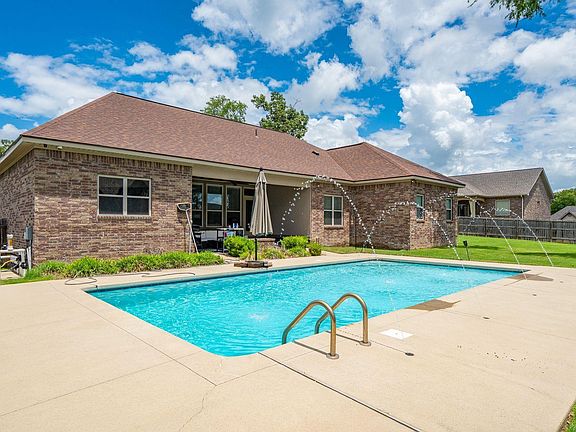 2nd image of 113 Winter Oak Pl