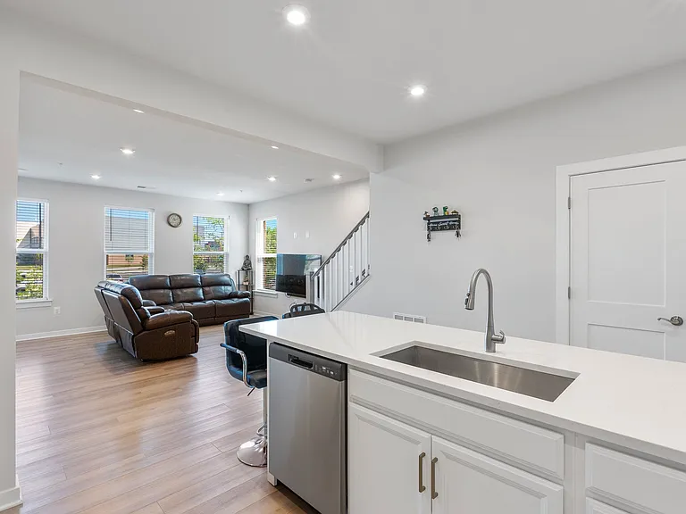 44504 Wolfhound Sq — Photo 8