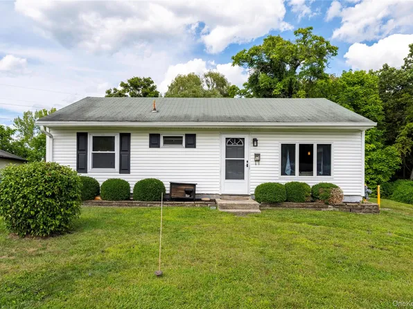 52 Van Wyck Drive, Poughkeepsie, NY 12601