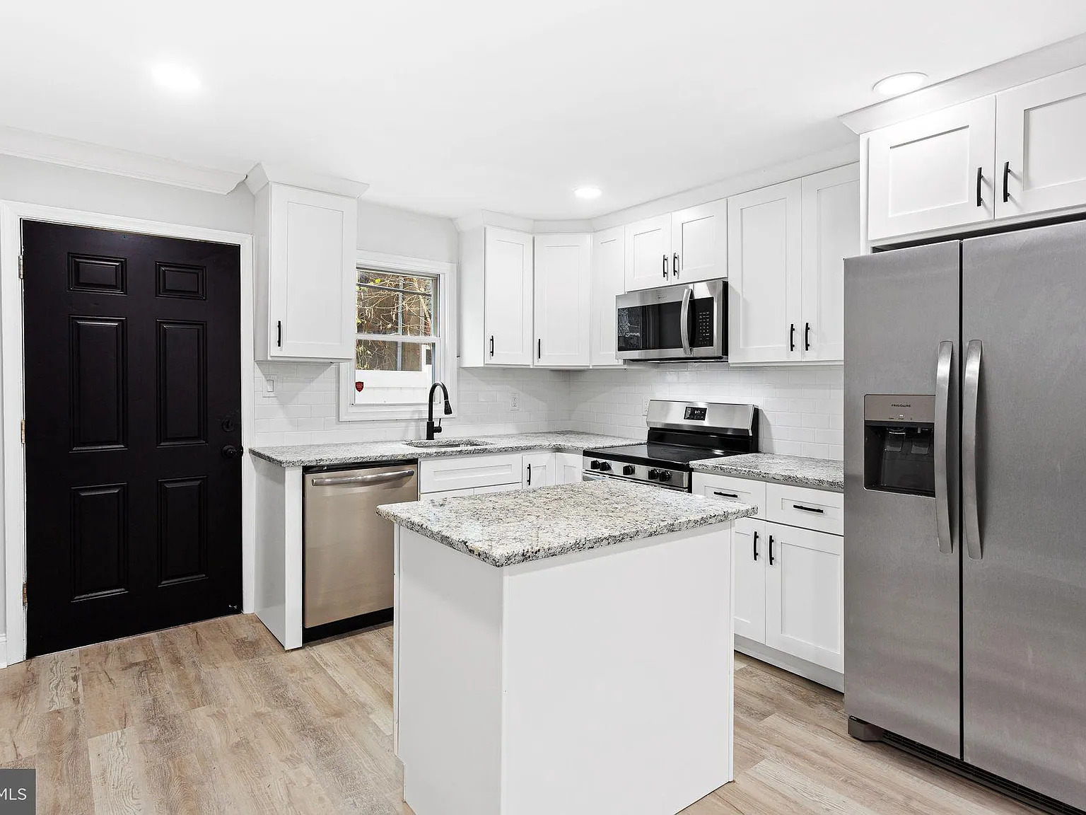 2 bed, 1436 sqft, $2,200 — Photo 4