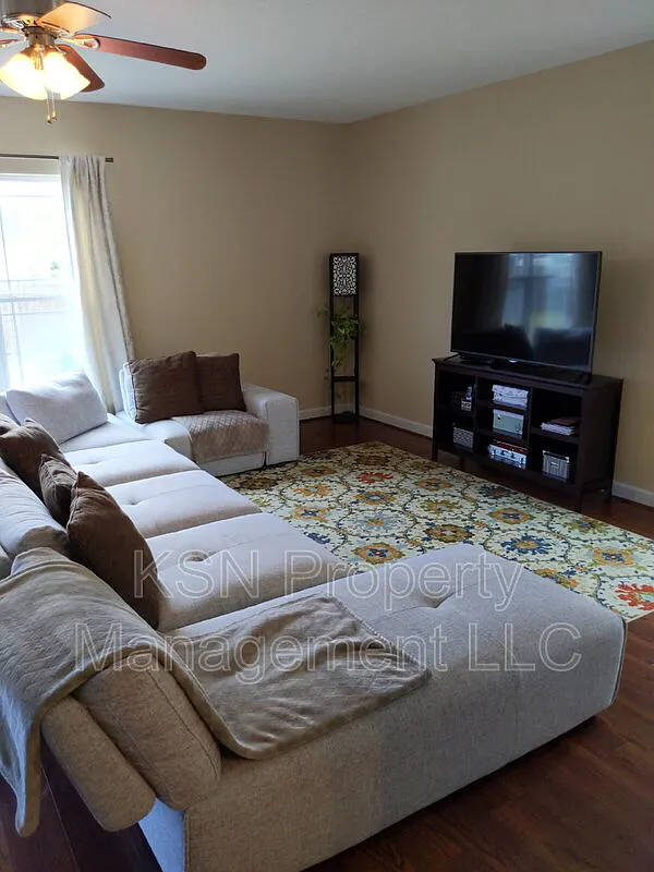 4 bed, 3.5 bath, 3118 sqft, $2,950 — Photo 4
