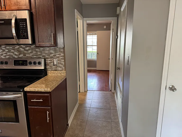 7327 Albert St — Photo 18