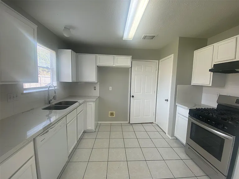 14007 Oleoke Ln — Photo 5