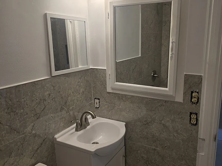 839 E 200 S — Photo 10