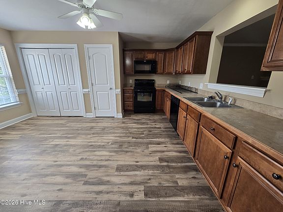 4th image of 2045 Cambria Dr #A