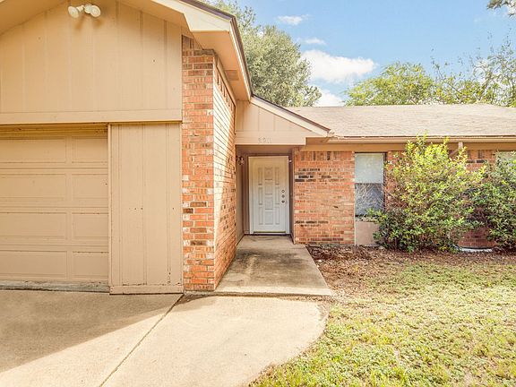 3rd image of 3211 Heatherwood Dr