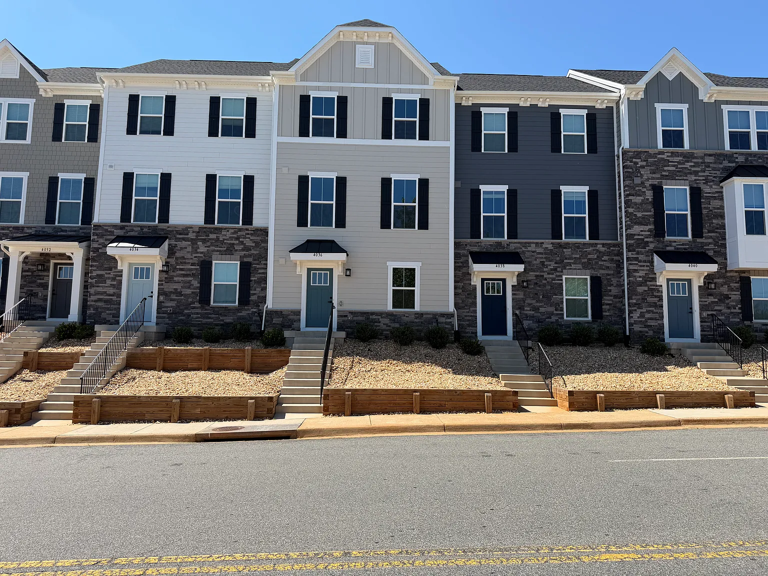 3 bed, 1760 sqft, $3,200 — Photo 1