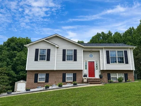 146 S Bridgewater Rd, Mount Airy, NC 27030