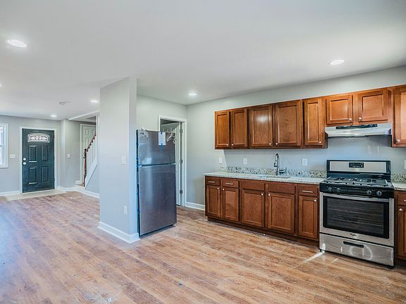 2nd image of 213X Cockspur Rd