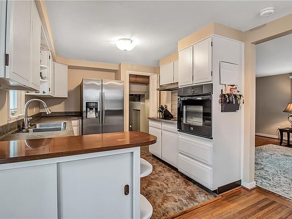 4th image of 172 Kelvin Dr