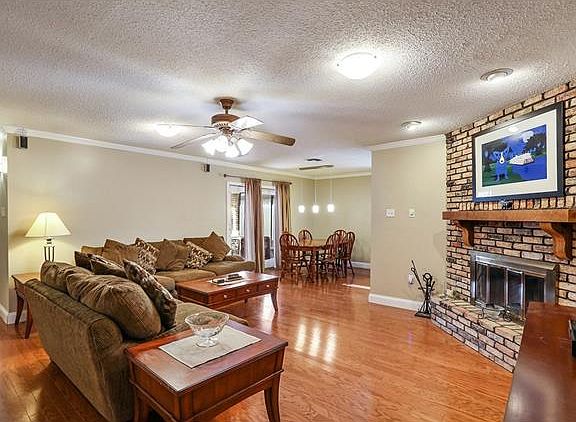 3rd image of 2037 N Turnbull Dr