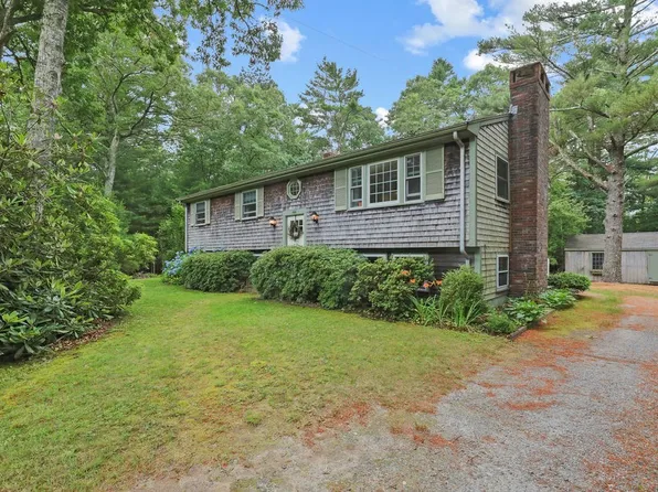 566 County Rd, Bourne, MA 02532
