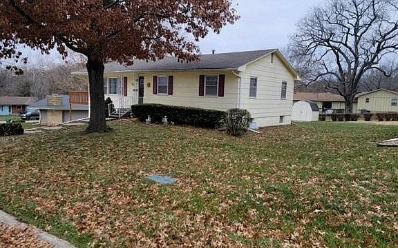 3rd image of 521 Brown Circle Dr