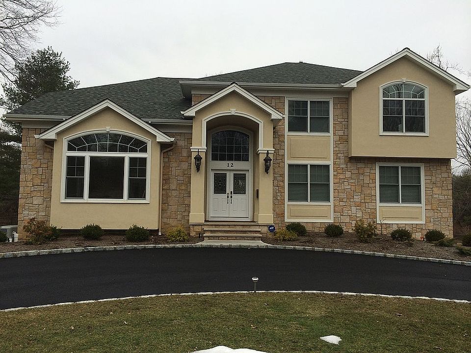 1st image of 12 Blackstone Dr