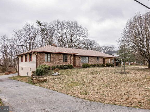 4th image of 5709 Clermont Dr