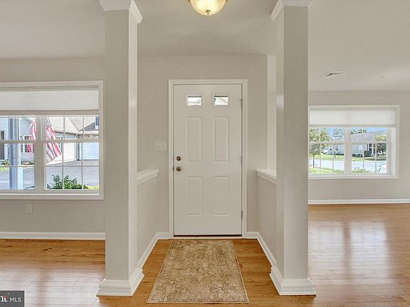 4th image of 37 Ivy Ln