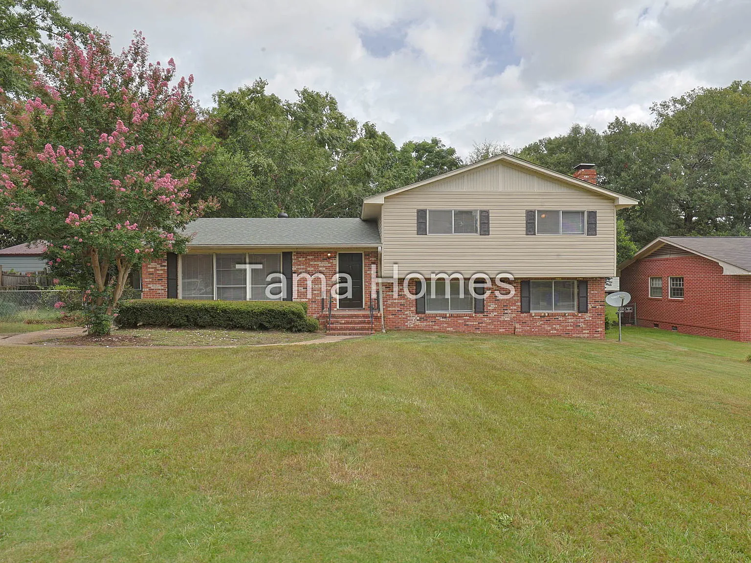 4 bed, 2156 sqft, $2,195 — Photo 2