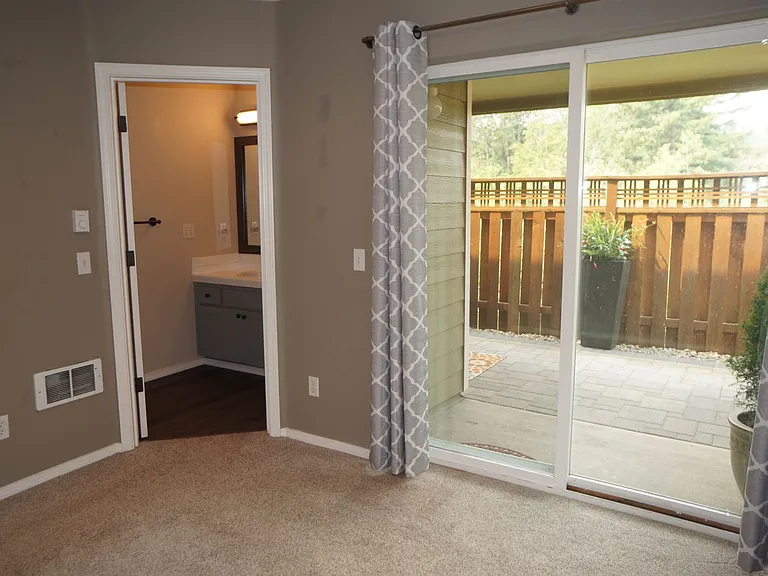 2649 NW Kennedy Ct — Photo 32