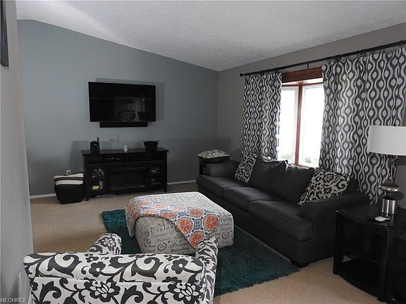 4th image of 18224 Walnut Dr