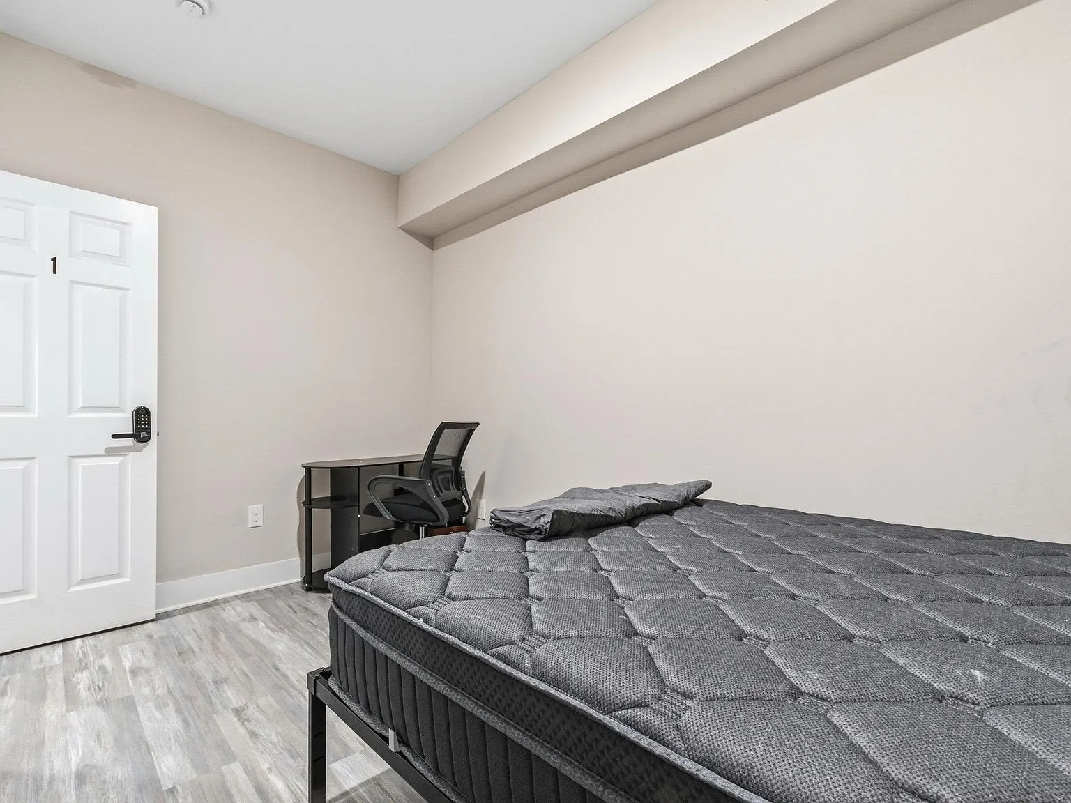 4 bed, 3.0 bath, 1300 sqft, $888 — Photo 3