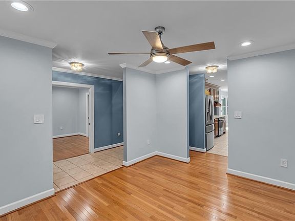 3rd image of 124 Gillette Ct