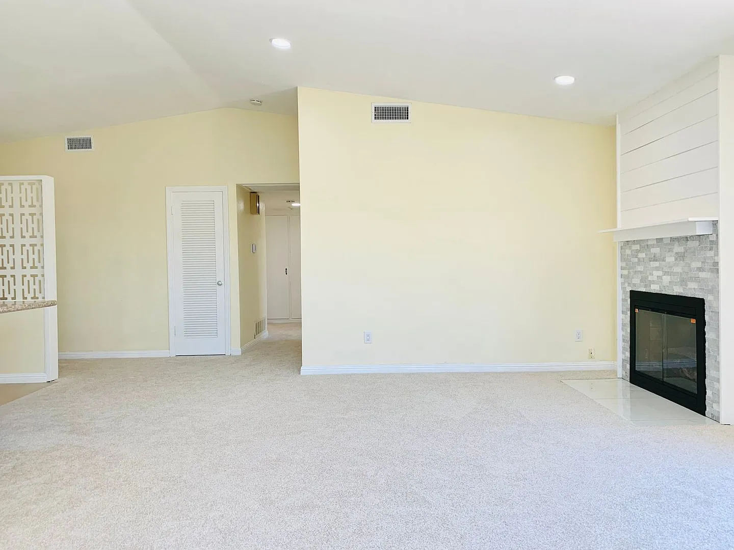 Beautiful And Spacious 3bd/2ba Home In Clairemont! Only $4,295/Mo! - Available September — Photo 2