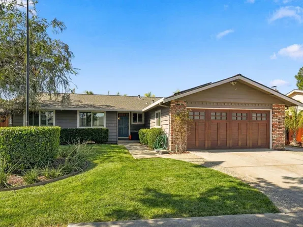 7821 Santa Barbara Dr, Gilroy, CA 95020