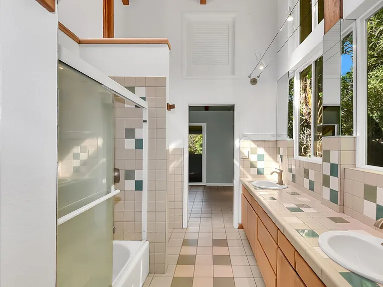 Tropical 3 Bedroom Retreat on Coffee Farm in Kealakekua — Photo 17