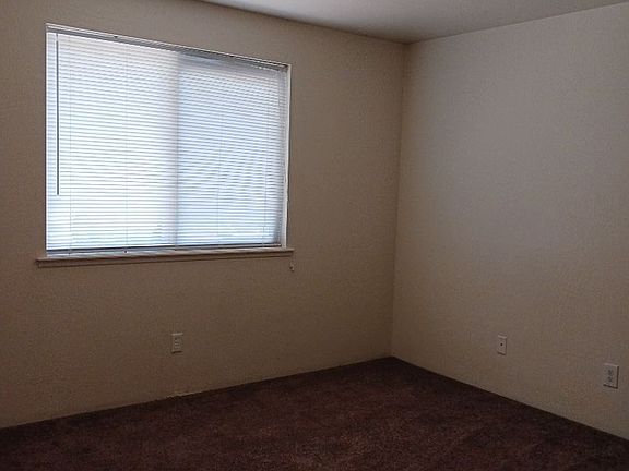 5th image of 835 E 10th St APT A