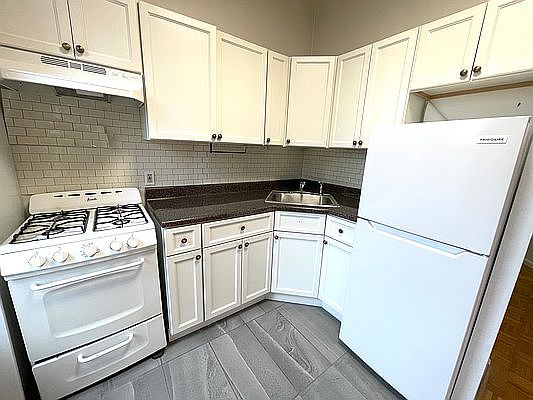 1st image of 14-01 26th Ave #2R