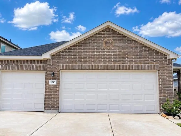9746 Enclave Ridge Rd, Willis, TX 77318