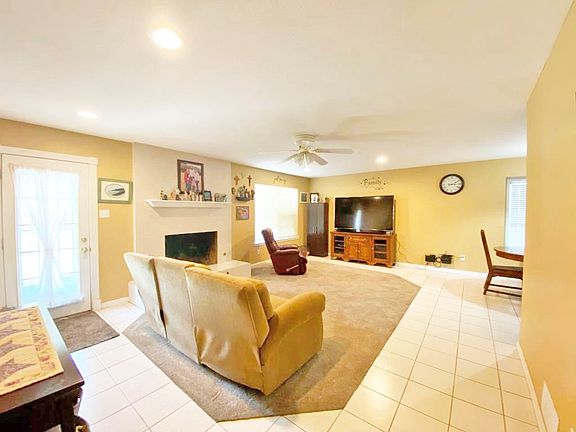 5th image of 411 E Harriet St