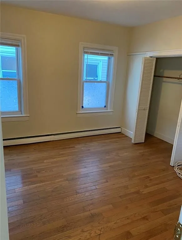 3 bed, 1.0 bath, 1700 sqft, $2,000 — Photo 2