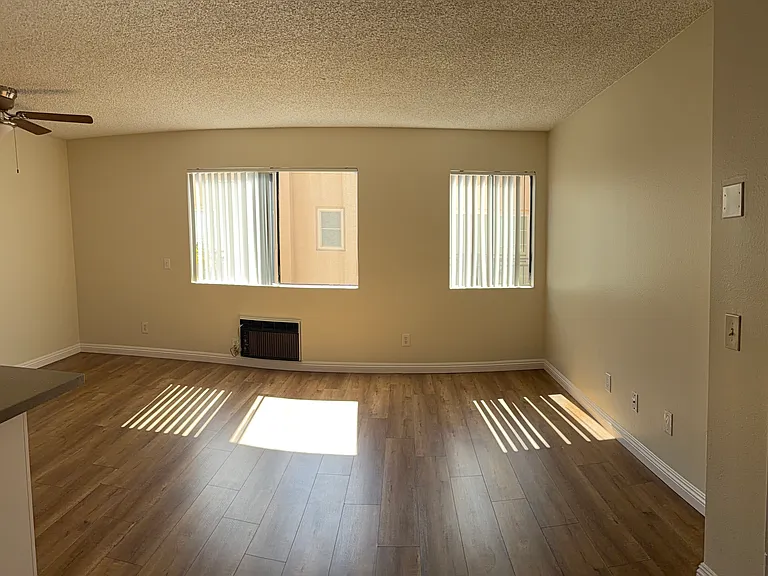 704 E Garfield Ave #24 — Photo 3