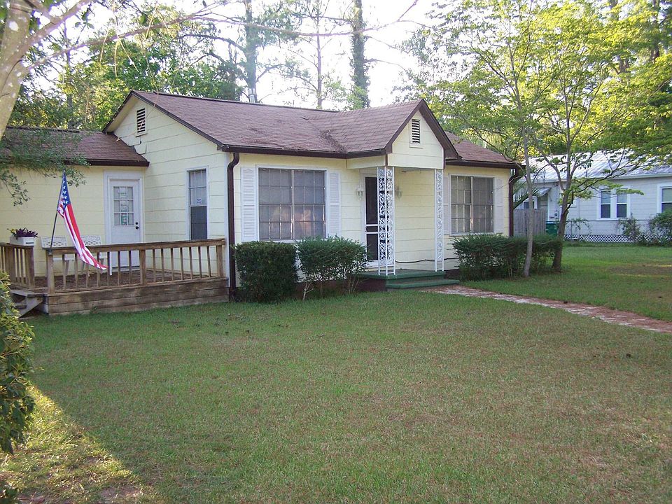 Front Yard w/ porch