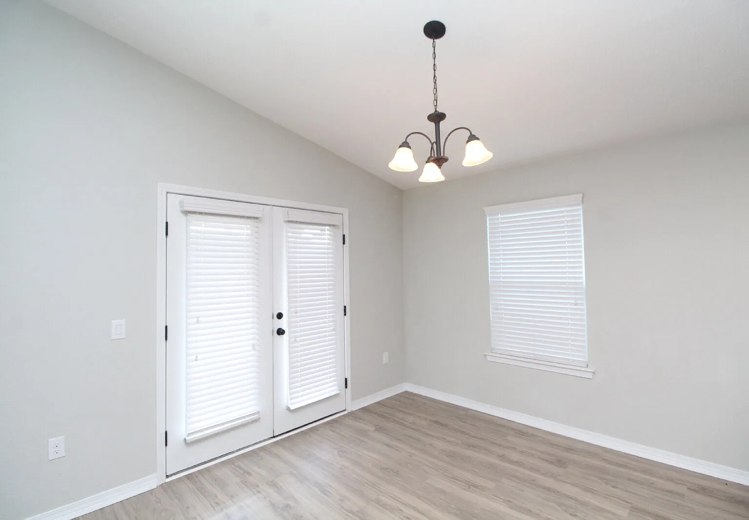 4 bed, 2.0 bath, 1719 sqft, $2,150 — Photo 3