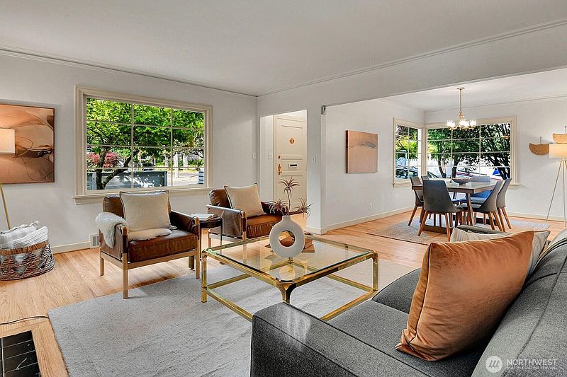 2nd image of 622 22nd Avenue E
