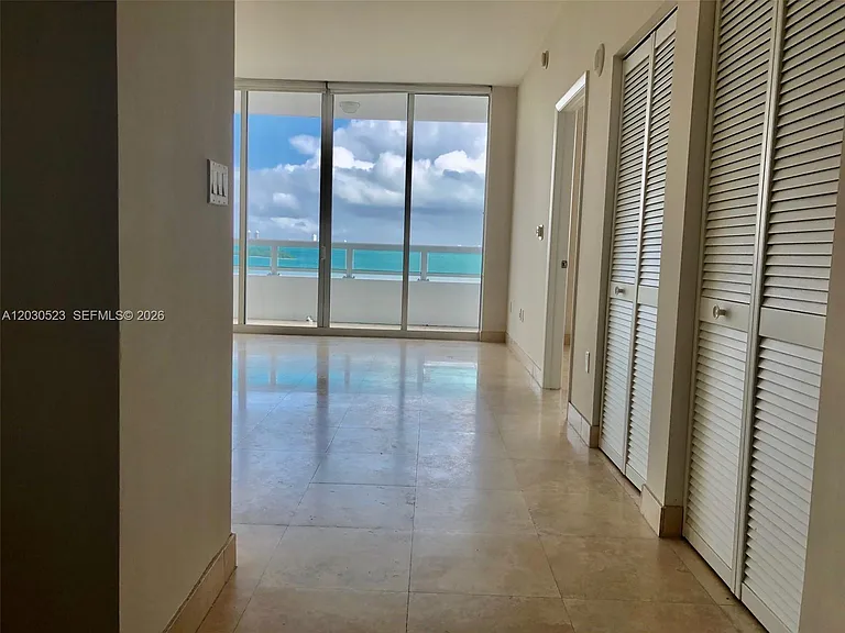 1800 N Bayshore Dr #605 — Photo 3