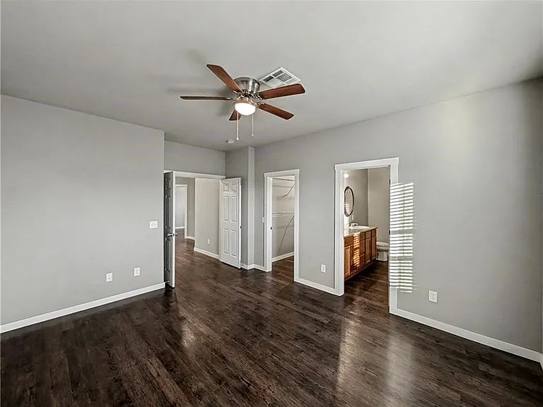 862 Oakwood Ln — Photo 10