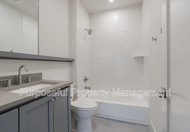 934 Hangar Dr #9 — Photo 19