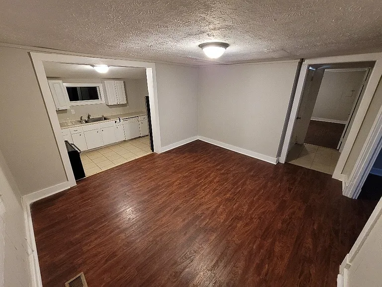 657 James Ave — Photo 9