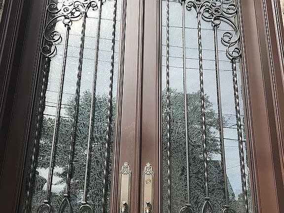 Huge 6' X 10' Entryway