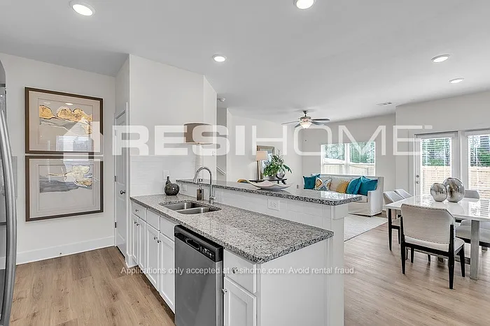 25 Southpoint Dr — Photo 4