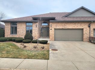 9355 Fox Run Cir, Frankfort, IL 60423