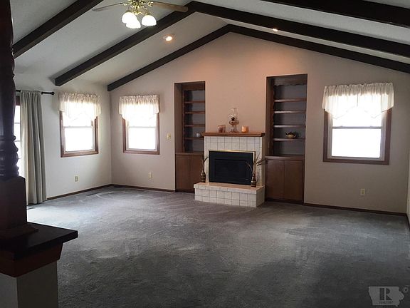 2nd image of 916 Emerald Dr