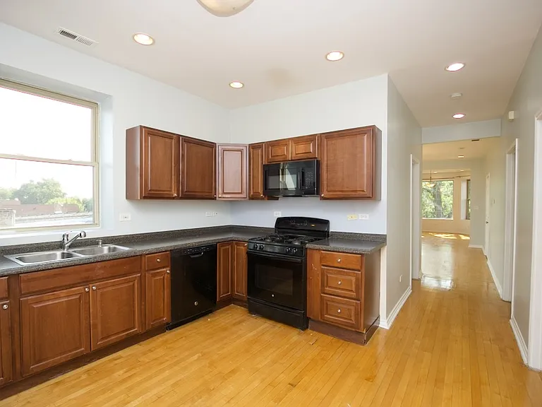 2537 N Kildare Ave #M06R — Photo 3