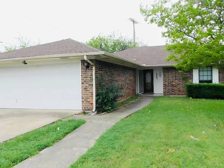 1902 Aspen Dr — Photo 10