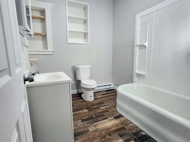 2228 N Astor St — Photo 7