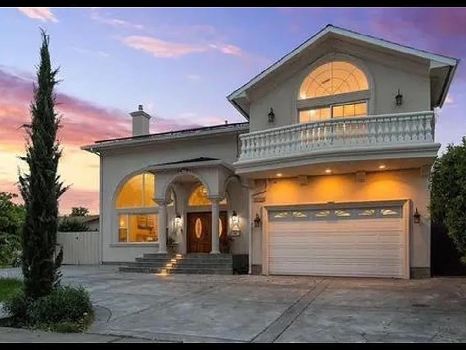 3403 Cherry Ave