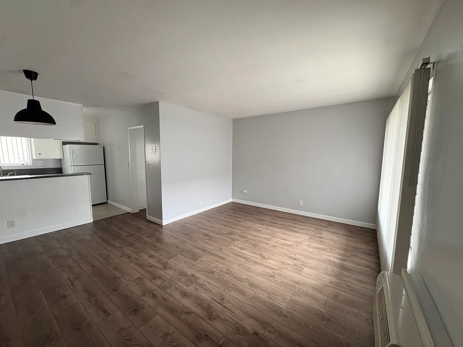 942 S Burlington Ave — Photo 3